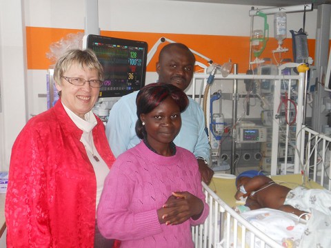 v.l. Margret Kopp, Mutter Lengue, Dr. Kodom, Nata