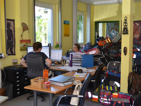 Togohaus Maisach - Büro mit Schultaschen