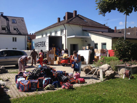 Togohaus Maisach - Hof beim beladen