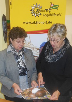 Monika Baumgartner hilft