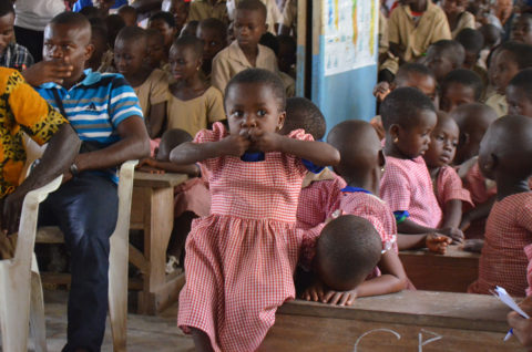 Sehr viele Kinder haben keine Geburtsbescheinigung in Kouma Apoti, Togo