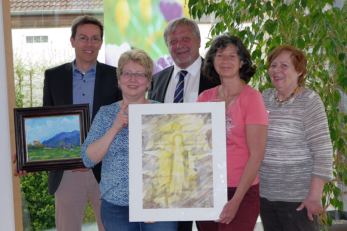 Im Bild von links nach rechts: Herr Thorsten Kopplin – Heimleiter, Frau Christine Hartmann – Leitung Servicemanagement, Herr Otto Kolbe – Präsident Rotary Club Fürstenfeldbruck, Frau Susanne Duldinger - Pflegedienstleitung, Frau Elvira Zeh – Farbtupfer Ehrenamtliche Arbeit