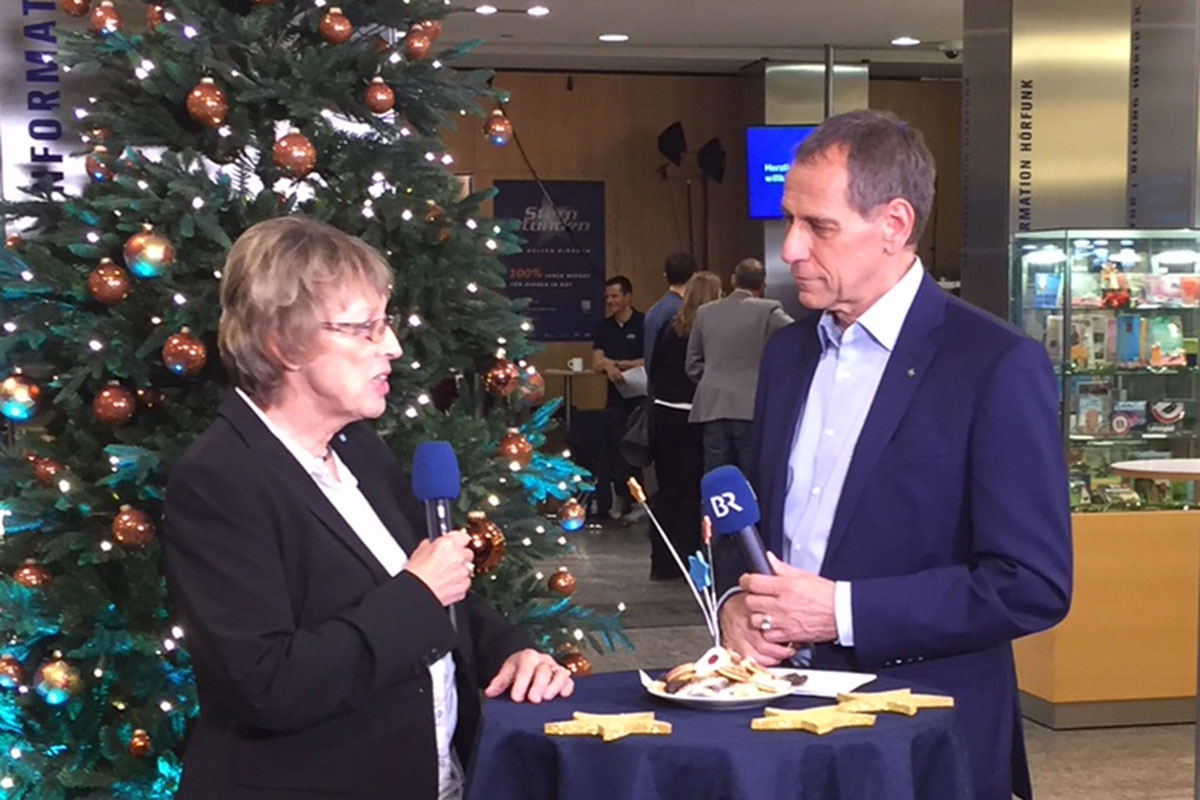 Live am Sternstundentag im BR: Margret Kopp mit Moderator Christoph Deumling