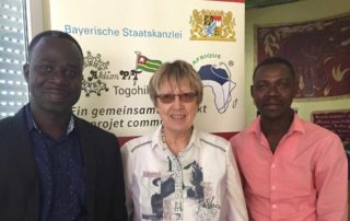 Anästhesist Xolali Kohoe, Chirurg Koffivi Landzekpo und Margret Kopp