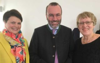 von links: Katrin Staffler (MdB), Manfred Weber (MdEP), Margret Kopp