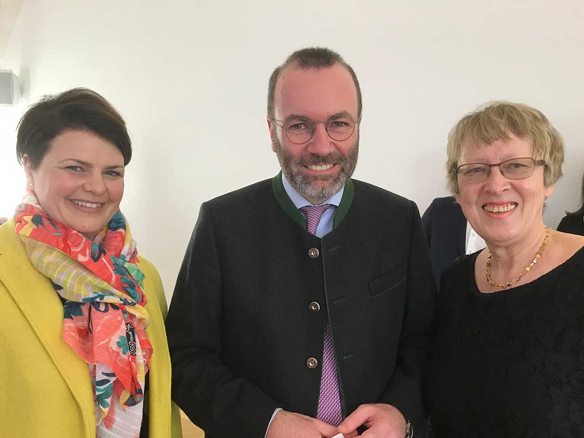 von links: Katrin Staffler (MdB), Manfred Weber (MdEP), Margret Kopp