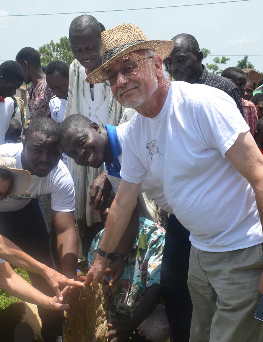 Christian Kopp in Togo bei einer Grundsteinlegung