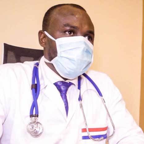 Dr. Michel Kodom mit Maske