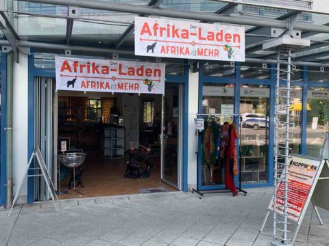 Eingang zum Afrika-Laden mit unserem Büro