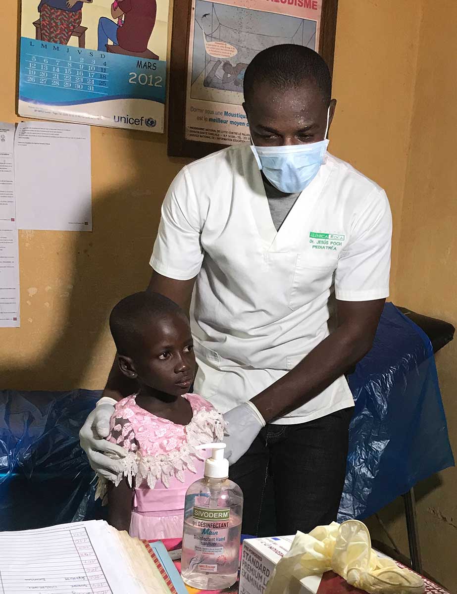 Madelaine in der Krankenstation ihres Heimatdorfes in Togo