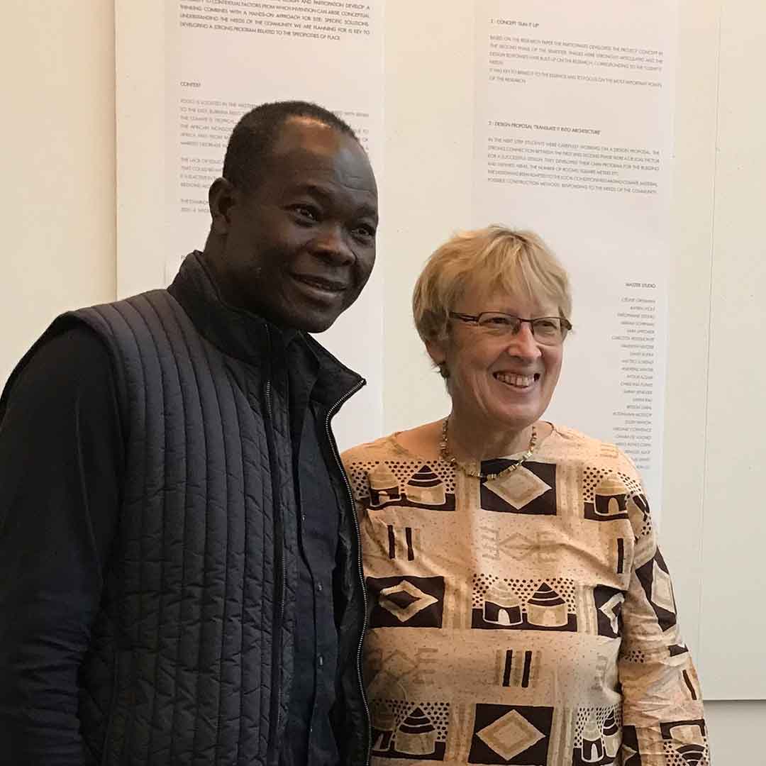 Francis Kéré mit Margret Kopp