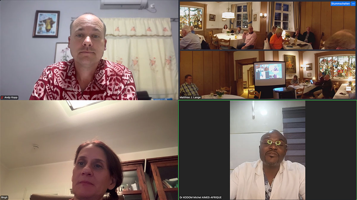 Die vier Bildschirme des Zoom-Meetings