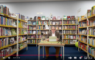 Matthias J. Lange liest in der Gemeindebücherei Maisach