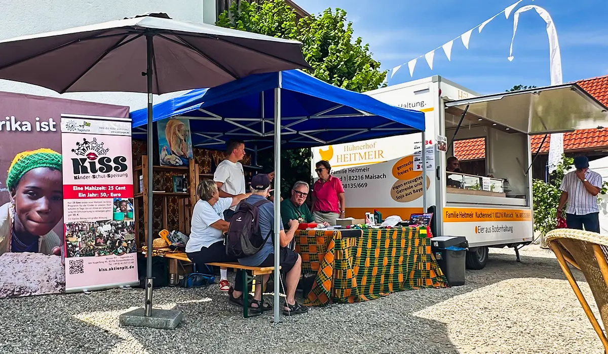 Tombola & Kuchen-Stand bei Kunst im Stadl in Anzhofen